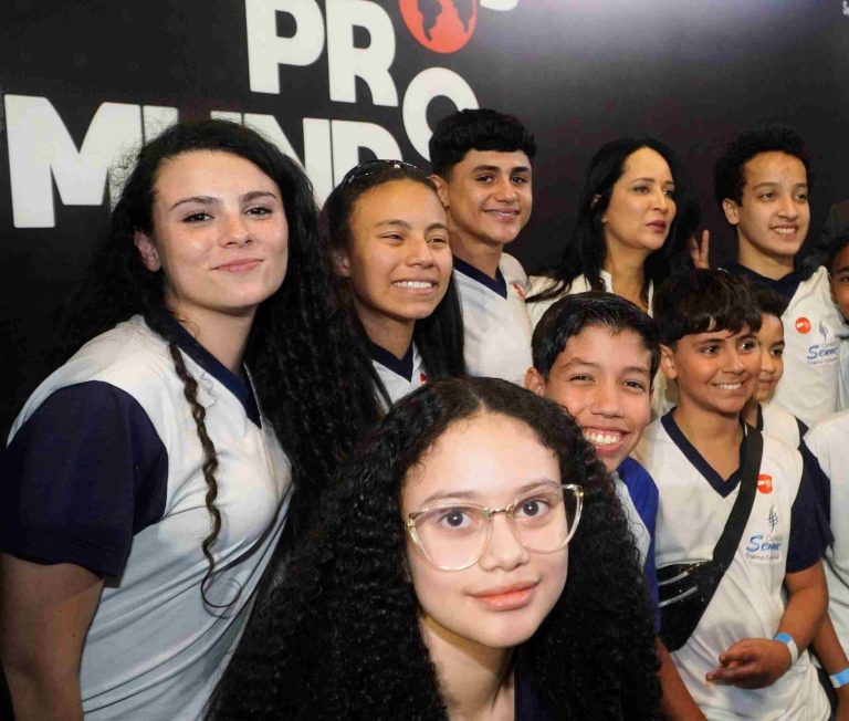 Alunos de SP são escolhidos para curso de inglês Programa Prontos pro Mundo
