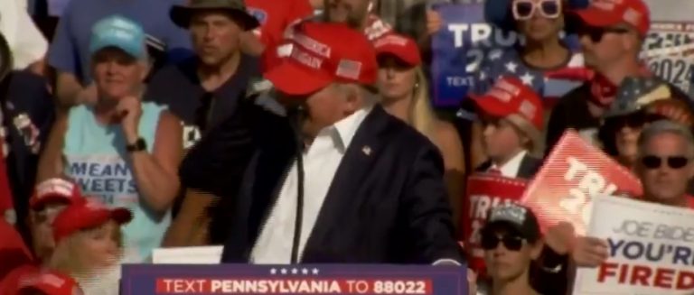 Donald Trump é atacado enquanto discursava em um comício